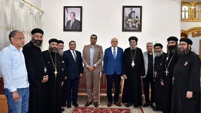 محافظ الأقصر يهنئ المسيحيين بمطرانية أرمنت للاقباط الأرثوذكس