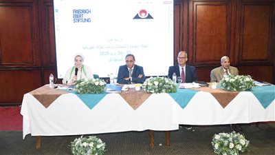 محافظ قنا يفتتح ورشة عمل حول الطاقة الجديدة والمتجددة وترشيد استهلاك الكهرباء