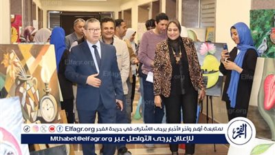 رئيس جامعة مطروح يفتتح معرض “رُؤى تشكيلية” ويشيد بإبداعات طلاب التربية الفنية