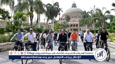 رئيس جامعة القاهرة يشارك الطلاب ماراثون الدراجات ومباراة كرة قدم خماسية