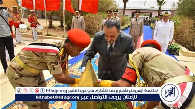 محافظ أسيوط يضع إكليلًا من الزهور على النصب التذكاري لشهداء القوات المسلحة بمناسبة عيد تحرير سيناء 