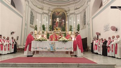 كنيسة الكاتدرائية سانت كاترين في الإسكندرية تُقيم عزاء الأنبا فرنسيس، بابا الفاتيكان