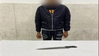 طعنة غدر في دمياط.. ضبط متهم اعتدى على والد أحد المواطنين بسلاح أبيض