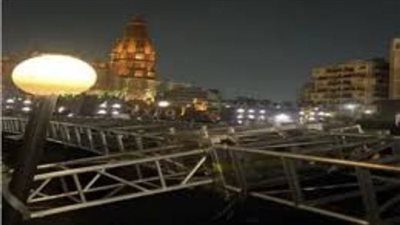 عاجل- كارثة في حفل تامر حسني بقصر البارون: سقوط حامل إنارة وإلغاء الحفل قبل بدايته