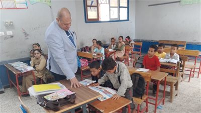 وكيل تعليم قنا يتفقد مدارس فرشوط ويوجه بدعم الطلاب الضعاف ومتابعة القرائية