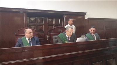 جنايات المنصورة تستأنف محاكمة المتهمين في قضية مقتل شخص علي يد عمه ونجله لخلاف علي سور 