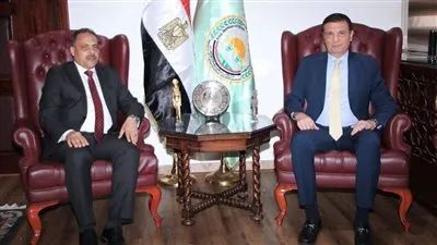 “الأشموني” يناقش الاستعدادات لمهرجان الشرقية للخيول العربية وتطوير حديقة الحيوان 