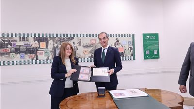 وزير الاتصالات يشهد احتفالية مرور 100 عام على إصدار أول طابع بريد تذكارى مصرى