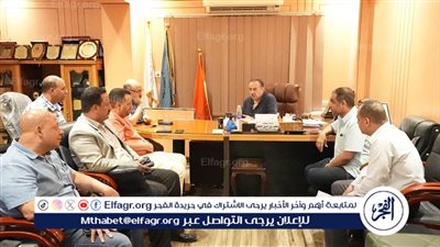 محافظ أسيوط يوجه بإصلاح 120 سرير و60 كرسي متحرك والاستفادة من 30 طن رواكد خشبية بقطاع الصحة 