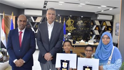 محافظ أسوان يشهد الحفل الختامى لمعرض الأنشطة التربوية والطلابية