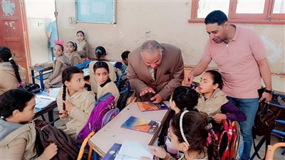 وإستبعاد مدير مدرسة الصوفي الابتدائي خلال جولة ميدانية لوكيل الوزراة لمتابعة المدارس 