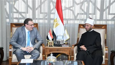 وزيرُ الأوقاف يستقبلُ رئيسَ الجهاز المركزيِّ للتنظيم والإدارةِ بمقرِّ الوزارة