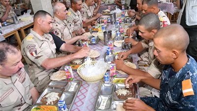 رئيس أركان حرب القوات المسلحة يتفقد المنظومة التعليمية بمعهد ضباط الصف المعلمين ويلتقي هيئة التدريس والطلبة