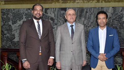 صور.. محافظ الأقصر يستقبل الفنان سامح حسين.. ويؤكد على سمو الفن المصري الهادف