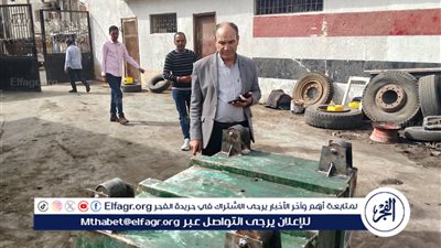 رئيس غـرب المنصورة يتابع أعمال تجميل ونظافة وكنس الشوارع ورفع القمامة بنطاق الحى