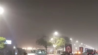 محافظ أسوان يتابع من مركز السيطرة وصول العاصفة الترابية