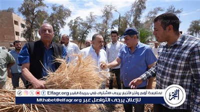 محافظ أسيوط يشارك عمال المحافظة فى الاحتفال بعيدهم ويتفقد حصاد 40 فدان قمح بمزرعة بني سند بمنفلوط