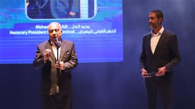 إهداء درع مهرجان الإسكندرية للفيلم القصير إلى الدكتور يوسف العميري