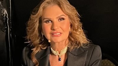 بالصور.. يسرا تتألق ببدلة سوداء من أحدث ظهور لها 