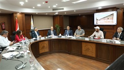 محافظ الجيزة يلتقي المواطنين للاستماع إلى شكواهم وبحث سبل حلها