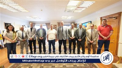 محافظ أسيوط يلتقي لجنة وزارة الشباب والرياضة لبحث تطوير استاد الأربعين الرياضي