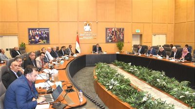 وزير الإسكان يتابع مشروعات 