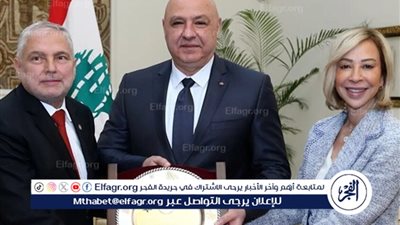 الرئيس اللبناني يتبرع براتبه للصليب الأحمر