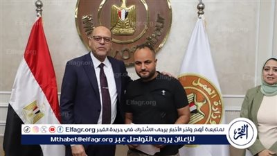 وزير العمل يُسلم عقود العمل لشباب بالإمارات ويؤكد: الكوادر المصرية محل ثقة