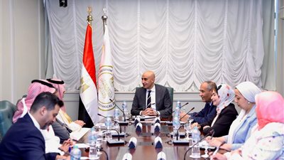 عبد اللطيف والمدير العام لمكتب التربية العربي لدول الخليج يبحثان فرص التعاون في المشروعات التعليمية 