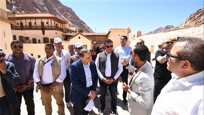 وزير الإسكان يزور 