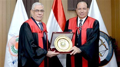 منح الدكتوراه الفخرية للنائب العام من جامعة المنصورة تقديرًا لإسهاماته في دعم العدالة 