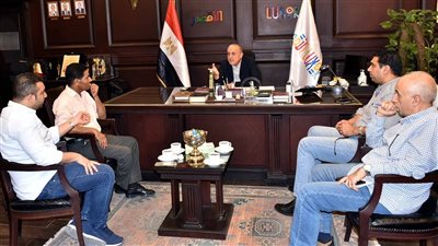 محافظ الأقصر يناقش تطوير المنظومة الصحية بالمحافظة في إستجابة لمطالب الاهالى