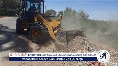 حملة مكبرة لرفع مخلفات تطهير الترع بقرية النواميس بمركز البداري فى أسيوط 