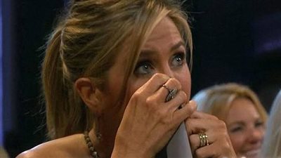 رجل يقتحم منزل جنيفر أنيستون بسيارته