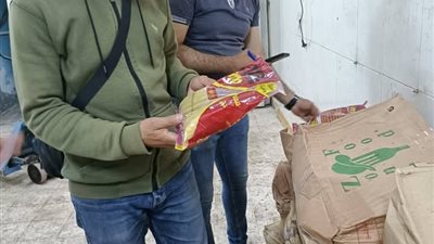 ضبط 180 كيس برجر منتهي الصلاحية بحملة صحية بالقليوبية