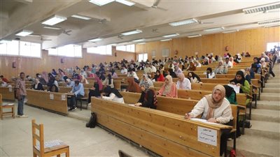 نائب رئيس جامعة جنوب الوادي يتفقد سير الامتحانات بعدد من الكليات