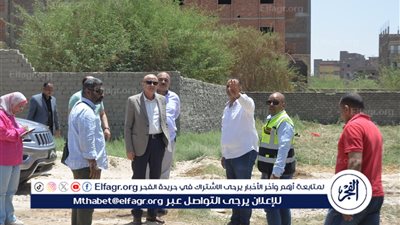 صور.. محافظ الأقصر يتفقد أعمال فتح أكبر شارع بمنطقة حوض 18