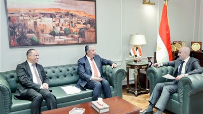 عبد اللطيف يستقبل السفير اليمني لدى مصر لبحث سبل التعاون والاستفادة من الخبرات المصرية 