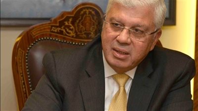 عاشور: الجامعات المتخصصة تقدم بحوثًا ومناهج لسوق العمل