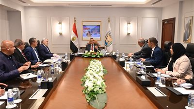 محافظ جنوب سيناء يبحث تطوير قطاع الثروة السمكية ويدعم افتتاح مركز الصيد ومصنع الثلج بطور سيناء