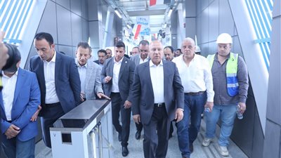 كامل الوزير يتفقد الأتوبيس الترددي BRT ويطمئن على جاهزية المحطات للتشغيل