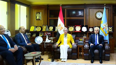 وزيرة البيئة تلتقى محافظ كفرالشيخ قبيل انطلاق مؤتمر 