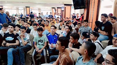 أقبال كبير من الطلاب على المراجعات المجانية للشهادة الإعدادية بشرق الفيوم