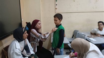 جامعة بنها تواصل قوافلها الطبية بمدارس القليوبية - صور