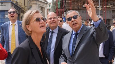 محافظ الإسكندرية وسفيرة الاتحاد الأوروبي يتفقدان مشروع إحياء شارع النبي دانيال التراثي