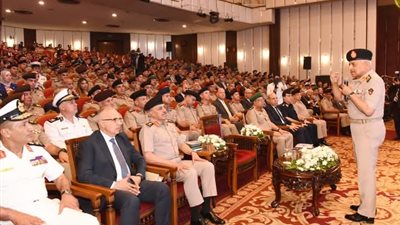 وزير الدفاع والإنتاج الحربى يشهد مناقشة البحث الرئيسى لهيئة البحوث العسكرية 