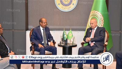 أبو الغيط يلتقي رئيس مفوضية الاتحاد الافريقي على هامش قمة بغداد