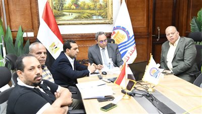 عبر الفيديو كونفرانس.. محافظ قنا يتابع ملف إزالة التعديات وتقنين أراضي أملاك الدولة