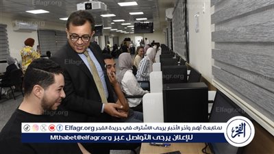 عميد طب أسنان عين شمس يتابع أول امتحان عملي إلكتروني