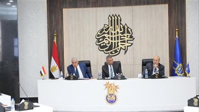 أثناء ترأسه لجلسة المجلس التنفيذى.. محافظ أسوان يناشد المواطنين بإستثمار الفرصة لسرعة إنهاء إجراءات التقنين